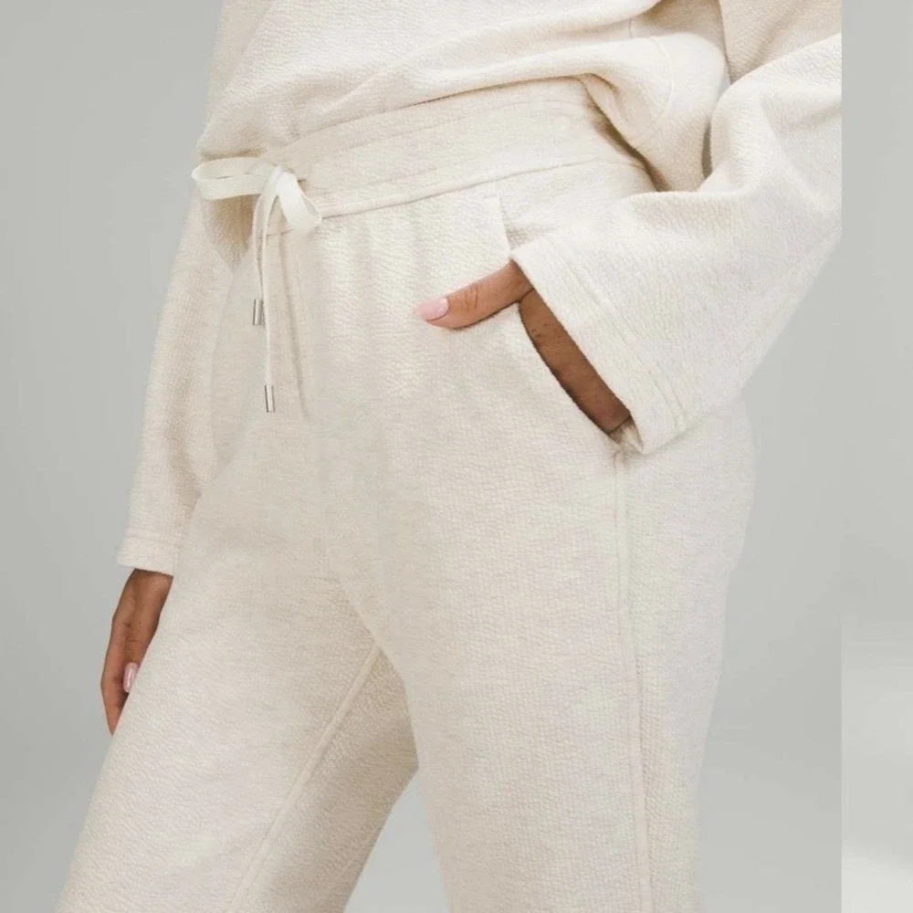 Lululemon Ribbed High-Rise Jogger 25